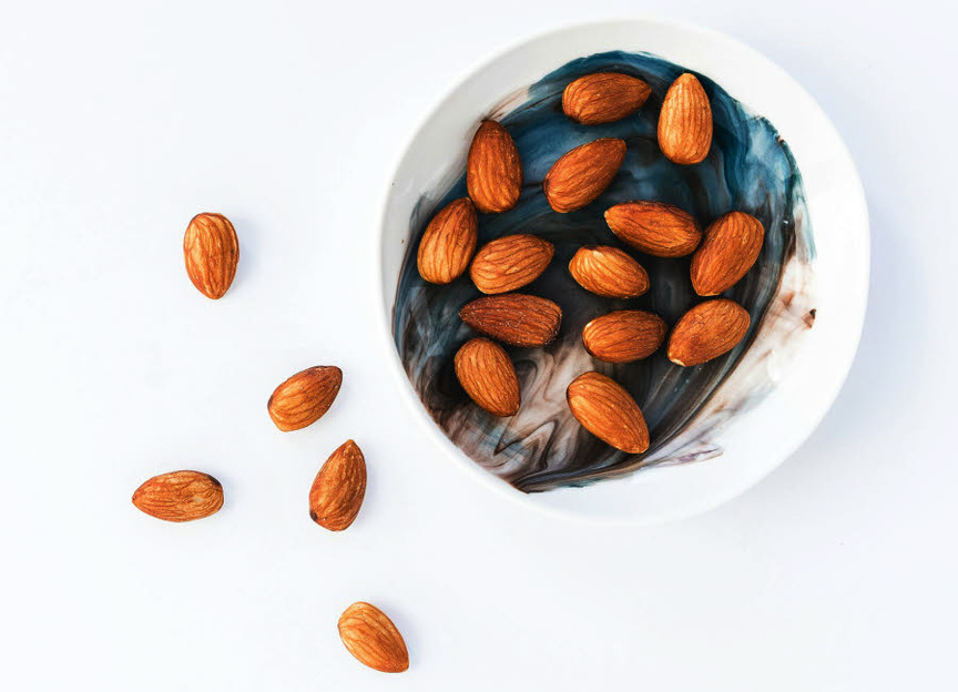 Des amandes comme collation.