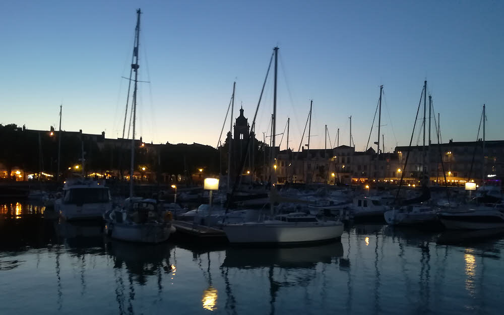 La Rochelle : le vieux port by night © C.C. Halusiak/ABCfeminin.com.