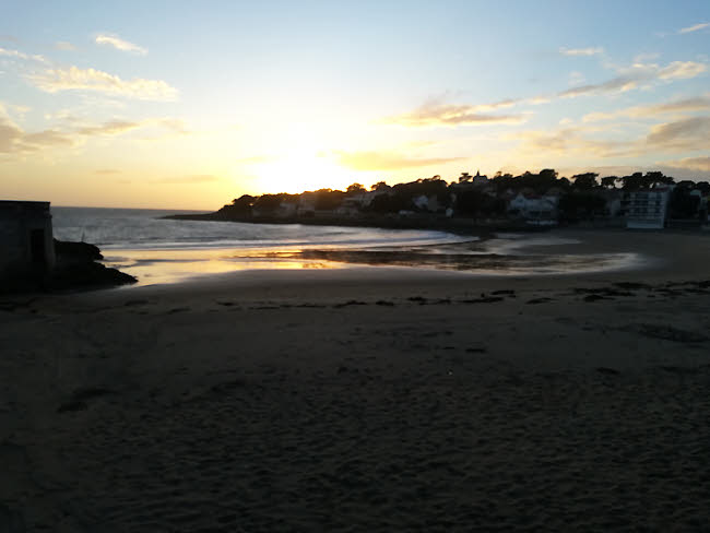 Coucher de soleil sur la plage de Sain-Palais-sur-Mer © Chris C. Halusiak/ABCfeminin.com.